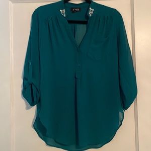 🔴  Beautiful shear top with Rhinestones